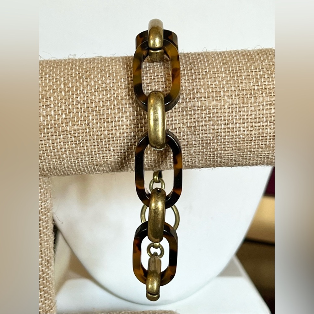 Chloe + Isabel Heirloom Tortoise Link Bracelet